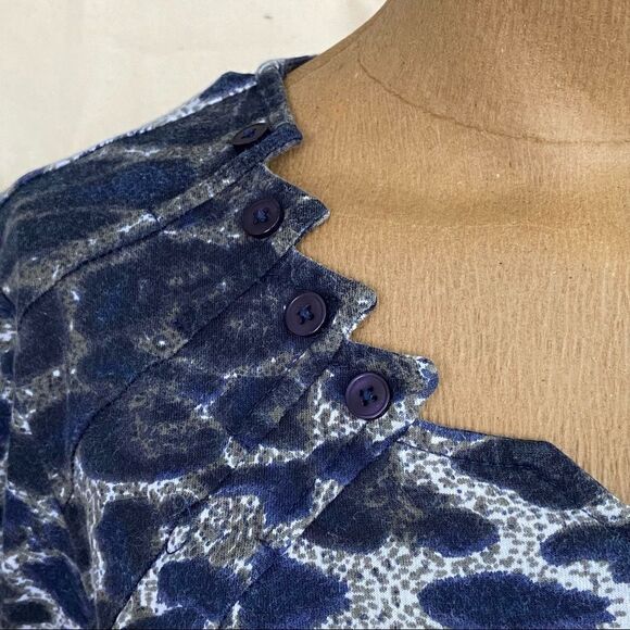 Parsley and Sage woman’s large animal print top - Picture 4 of 8